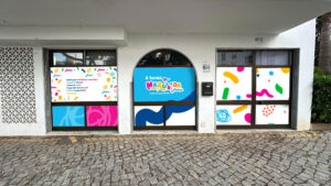 padrao-divertido-centro-estudos-vinil-janelas-01